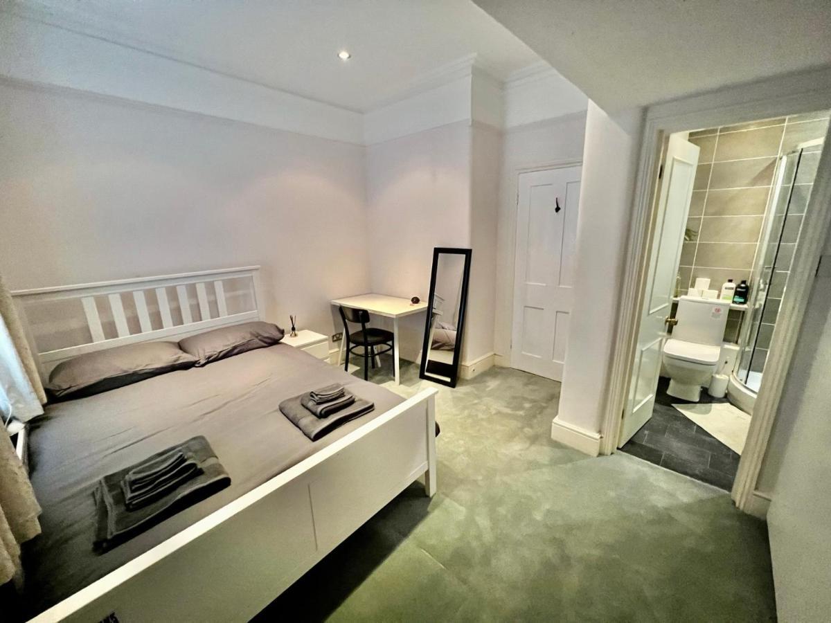 Appartement Spacious Flat With Huge Patio In Central Londen
