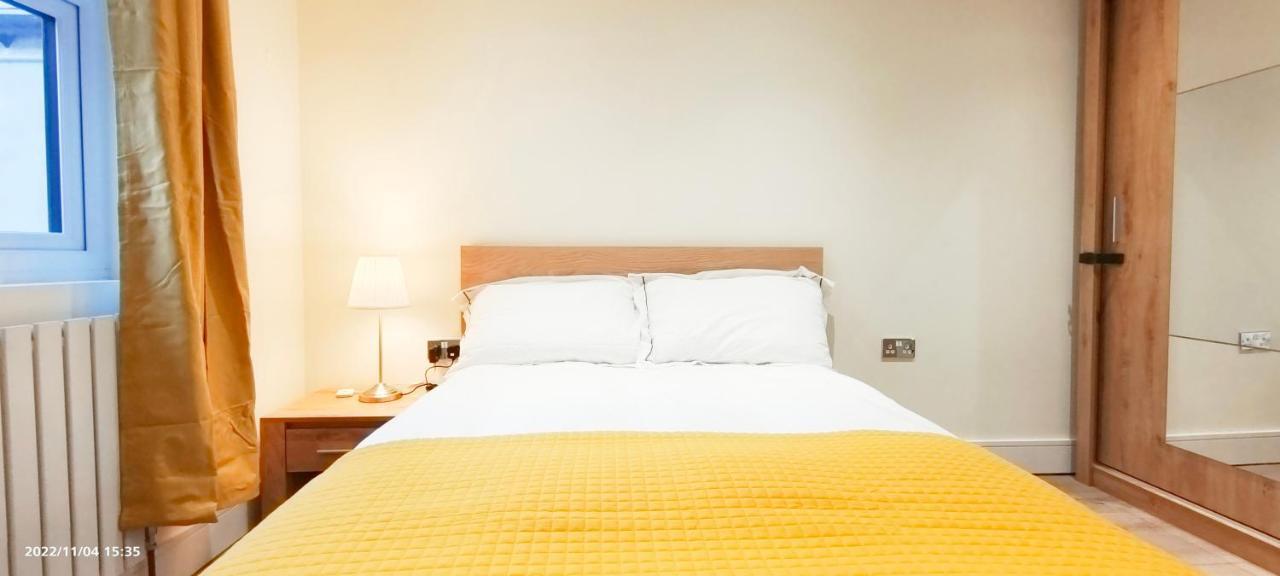 First Floor Flat 1 Northwood * Londen