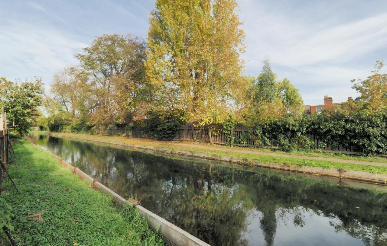 Stunning, Large 1 Bed Riverside Flat Apartment