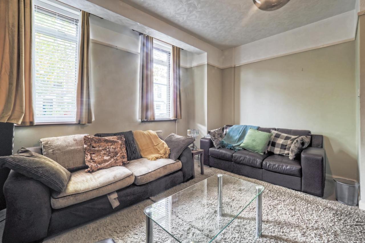 Stunning, Large 1 Bed Riverside Flat Apartment London