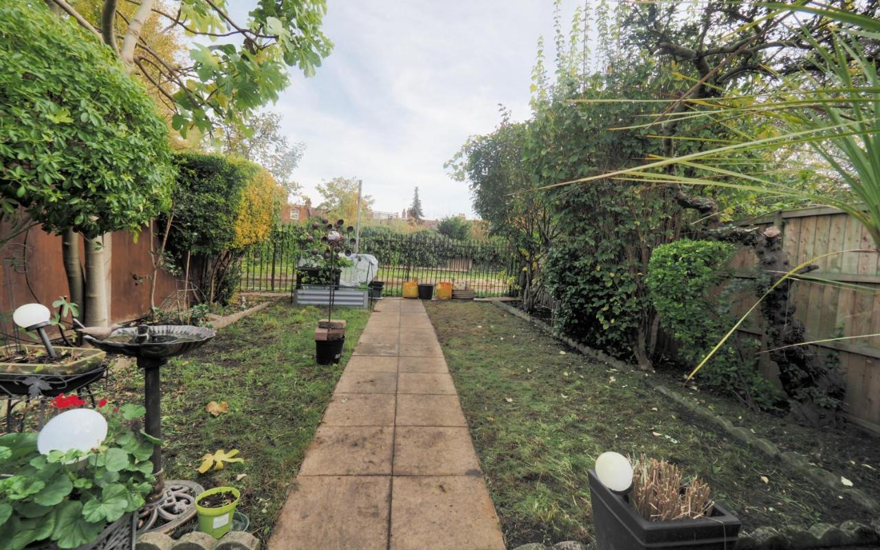 Apartment Stunning, Large 1 Bed Riverside Flat