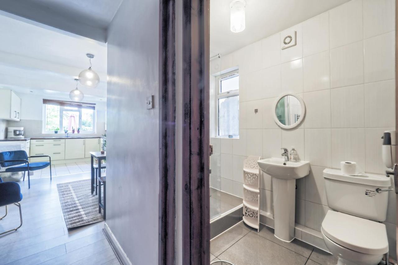 Stunning, Large 1 Bed Riverside Flat Apartment *