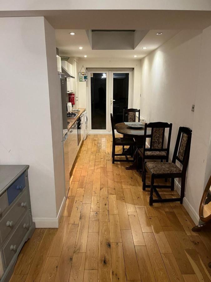 Holiday home Chiswick Two Minutes Station London