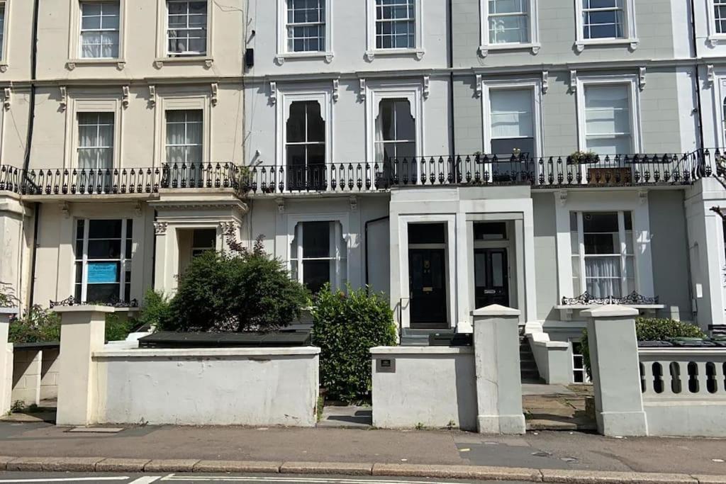 Gorgeous 2 Bedroom Flat In Charming Swiss Londres