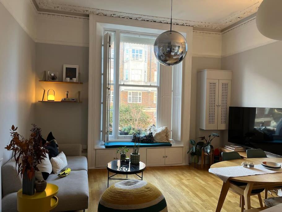 Gorgeous 2 Bedroom Flat In Charming Swiss Apartamento