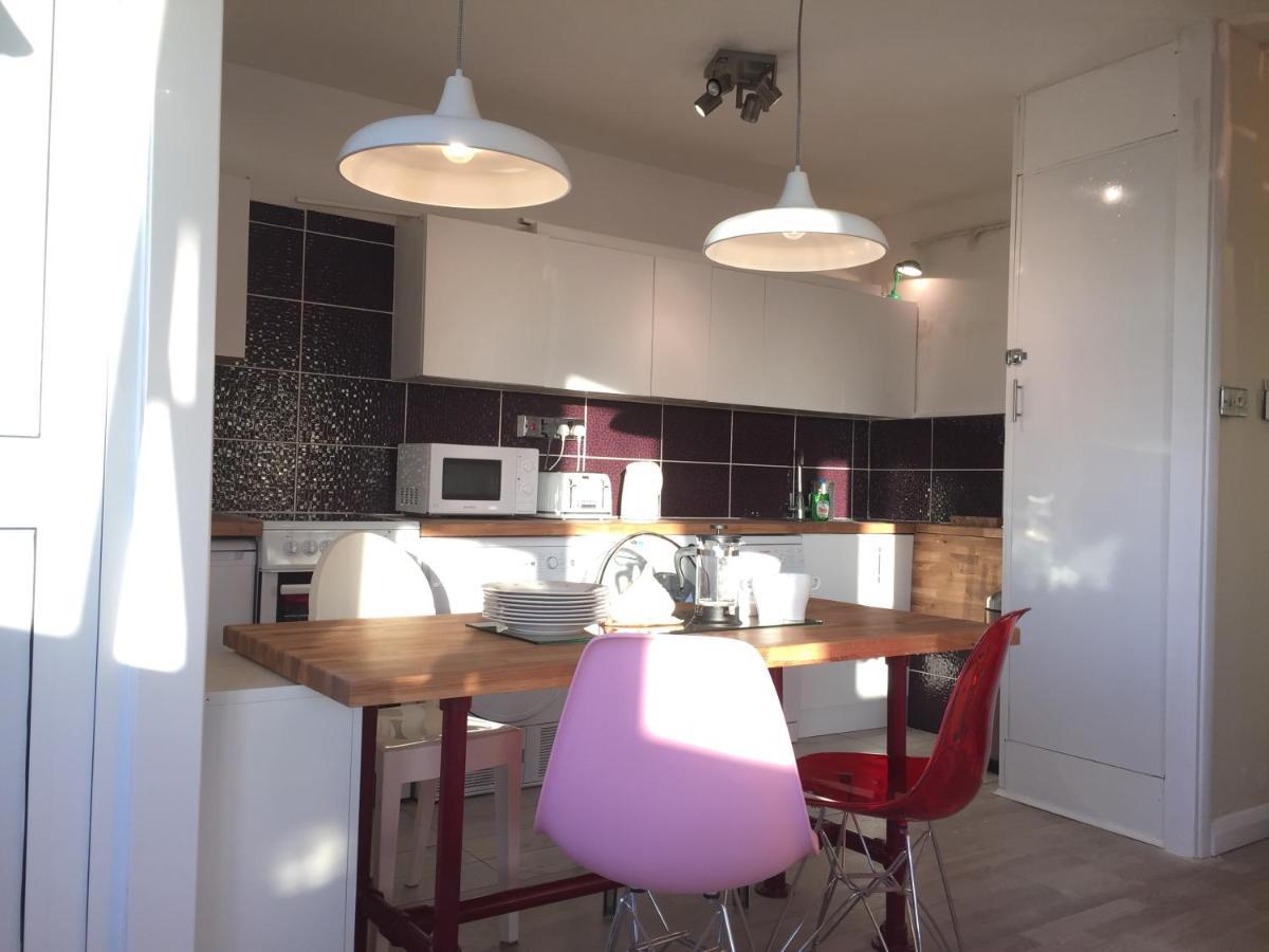 Amazing View 2 Bedroom In Abbey Road Apartment