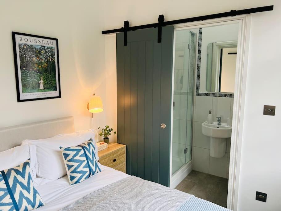 Forge - Pretty 1 Bedroom With Free Off Street Parking London