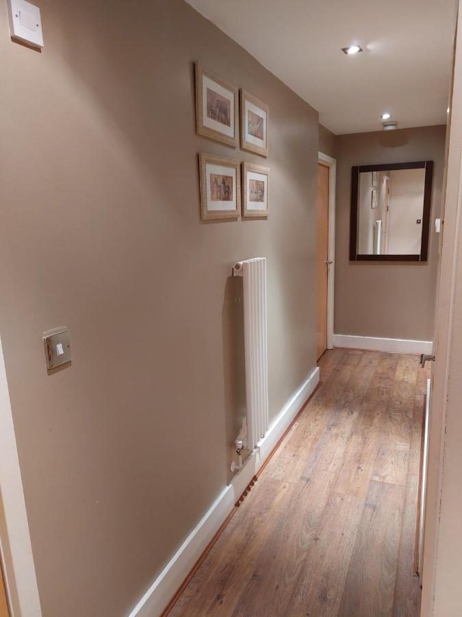 One Bed Stylish Apartment, Canary Wharf, Londres