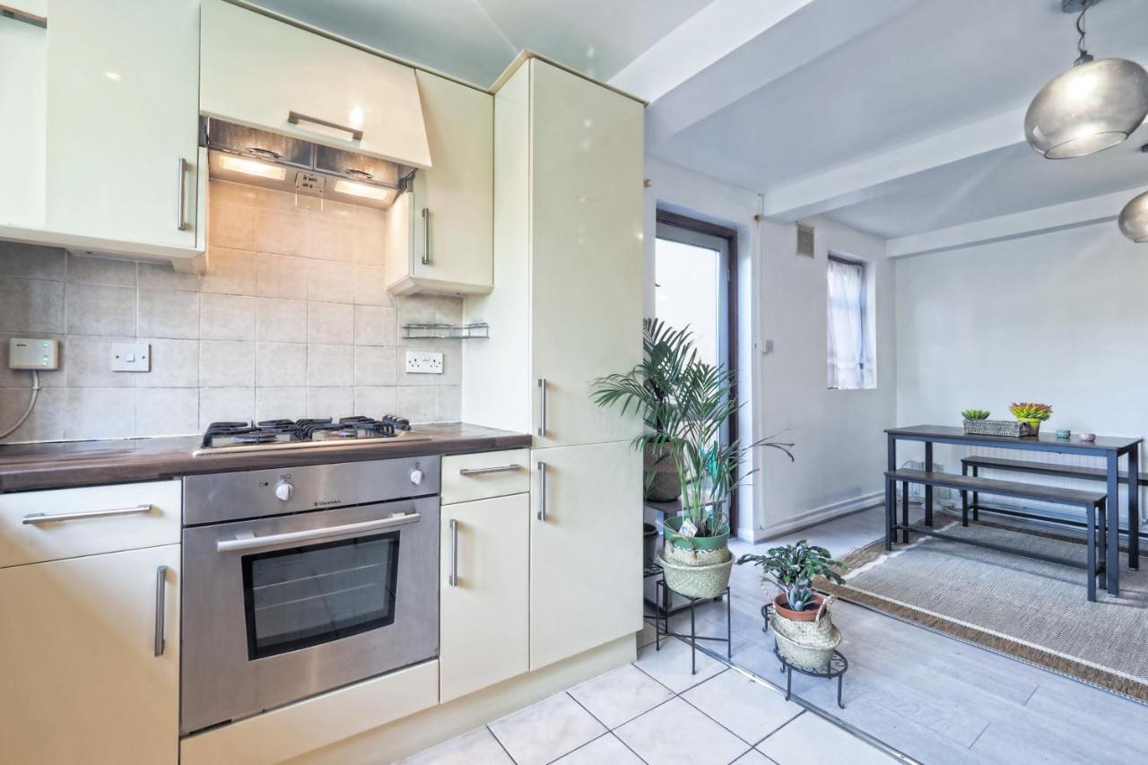 Apartment Stunning, Large 1 Bed Riverside Flat *