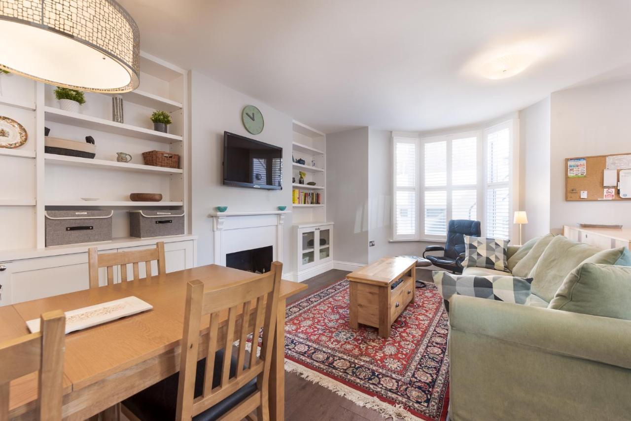 Attractive With Private Patio In Fashionable Fulham By Underthedoormat Appartement Londres