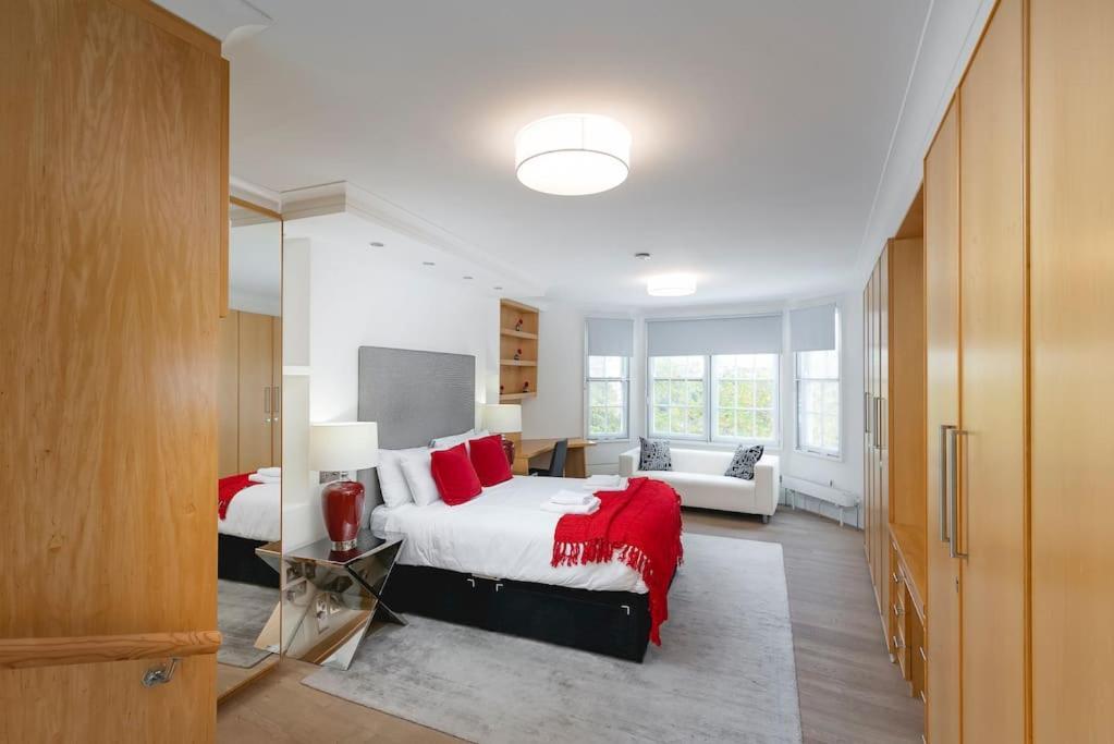 Appartement ' Luxury & Spacious Airconditioned 4 Bed 4 Bath ' Londres