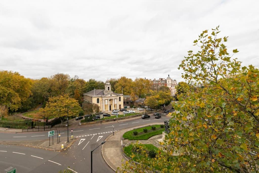 ' Luxury & Spacious Airconditioned 4 Bed 4 Bath ' Appartement