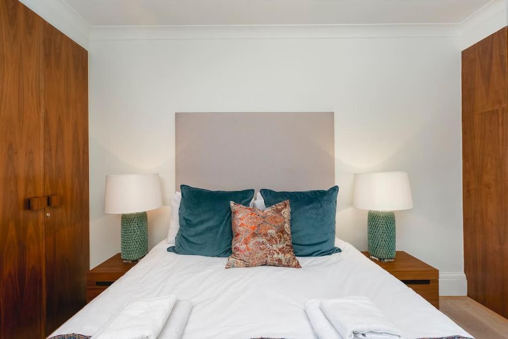Appartement ' Luxury & Spacious Airconditioned 4 Bed 4 Bath ' Londres