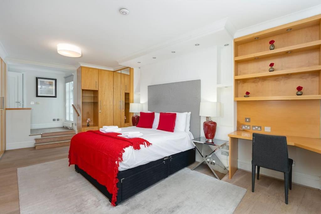 ' Luxury & Spacious Airconditioned 4 Bed 4 Bath ' Appartement