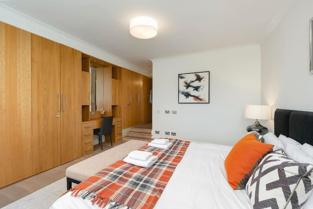 ' Luxury & Spacious Airconditioned 4 Bed 4 Bath ' Appartement *