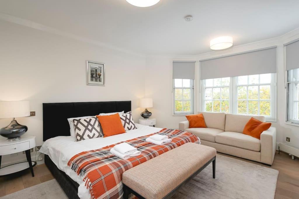 ' Luxury & Spacious Airconditioned 4 Bed 4 Bath ' Appartement
