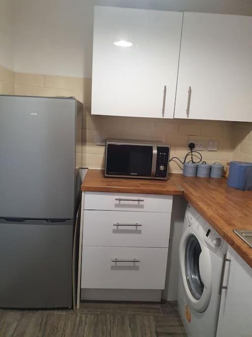 Lovely 2-bedroom With Indoor Fire Place Apartamento Londres