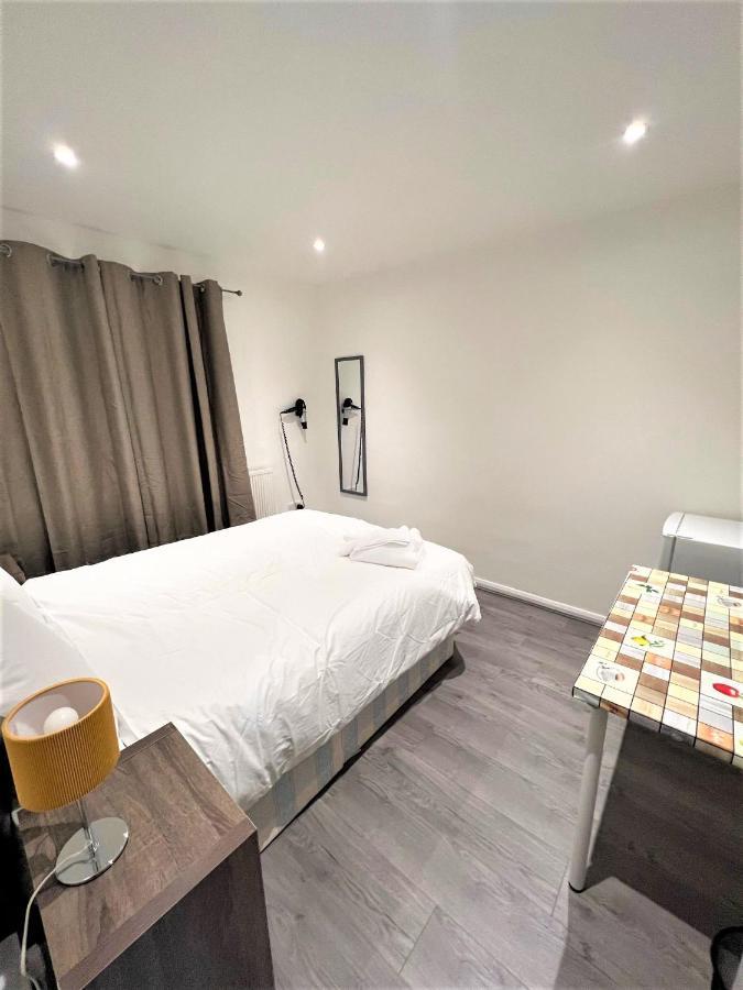 Stepney Beds To 24 * London