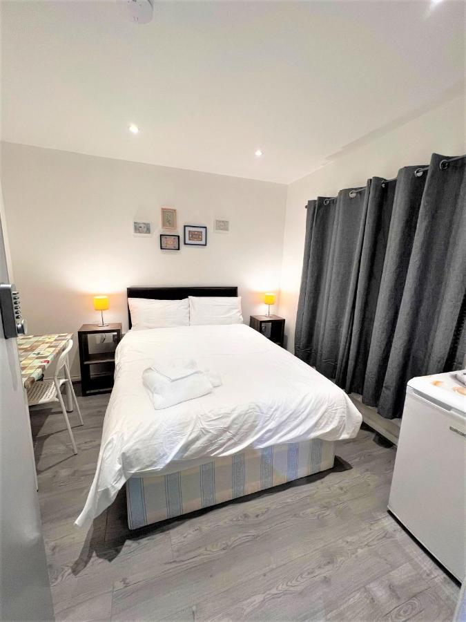 Stepney Beds To 24 * London