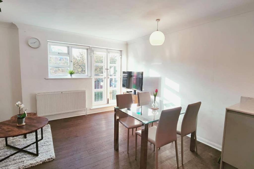 Aldgate Flats In E1. * Londen