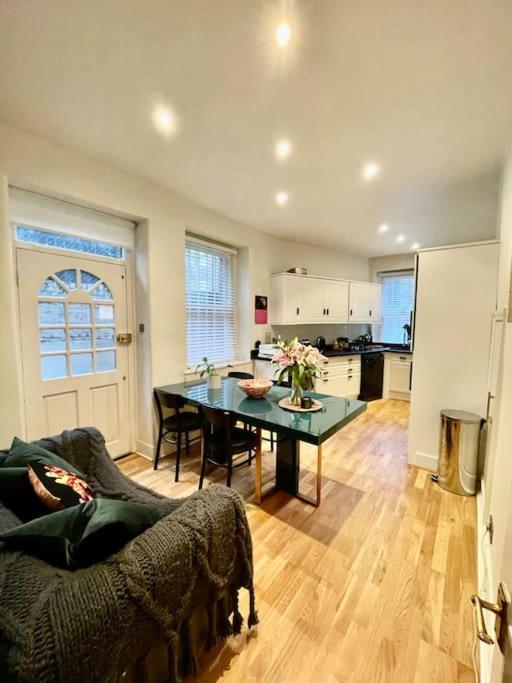 Spacious Flat With Huge Patio In