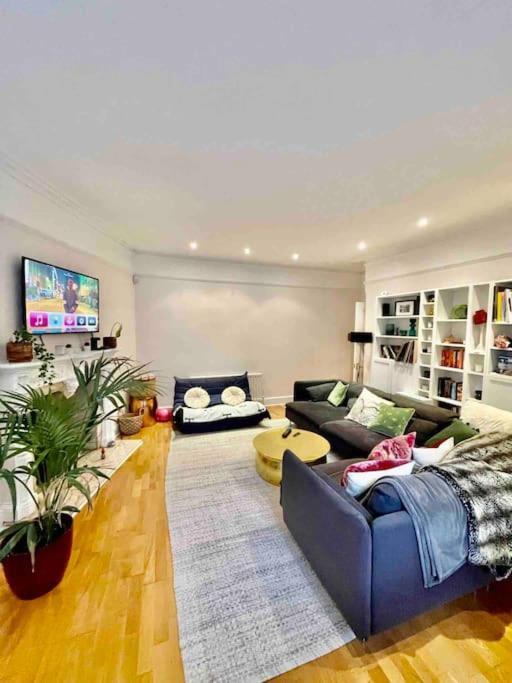 Spacious Flat With Huge Patio In Appartement Londres