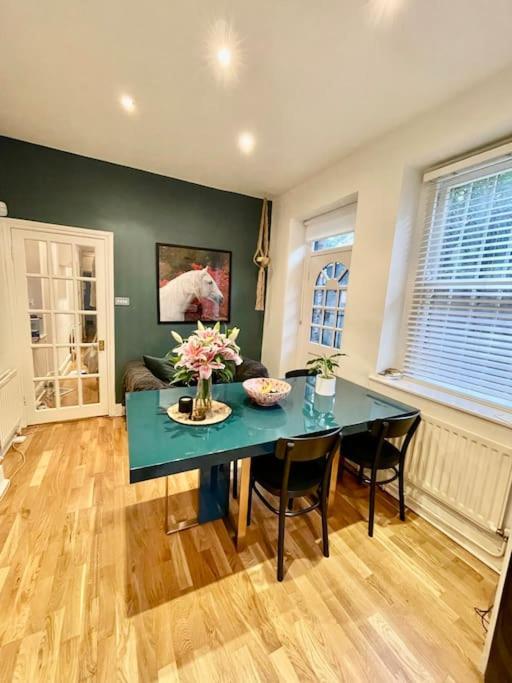 Spacious Flat With Huge Patio In Appartement *
