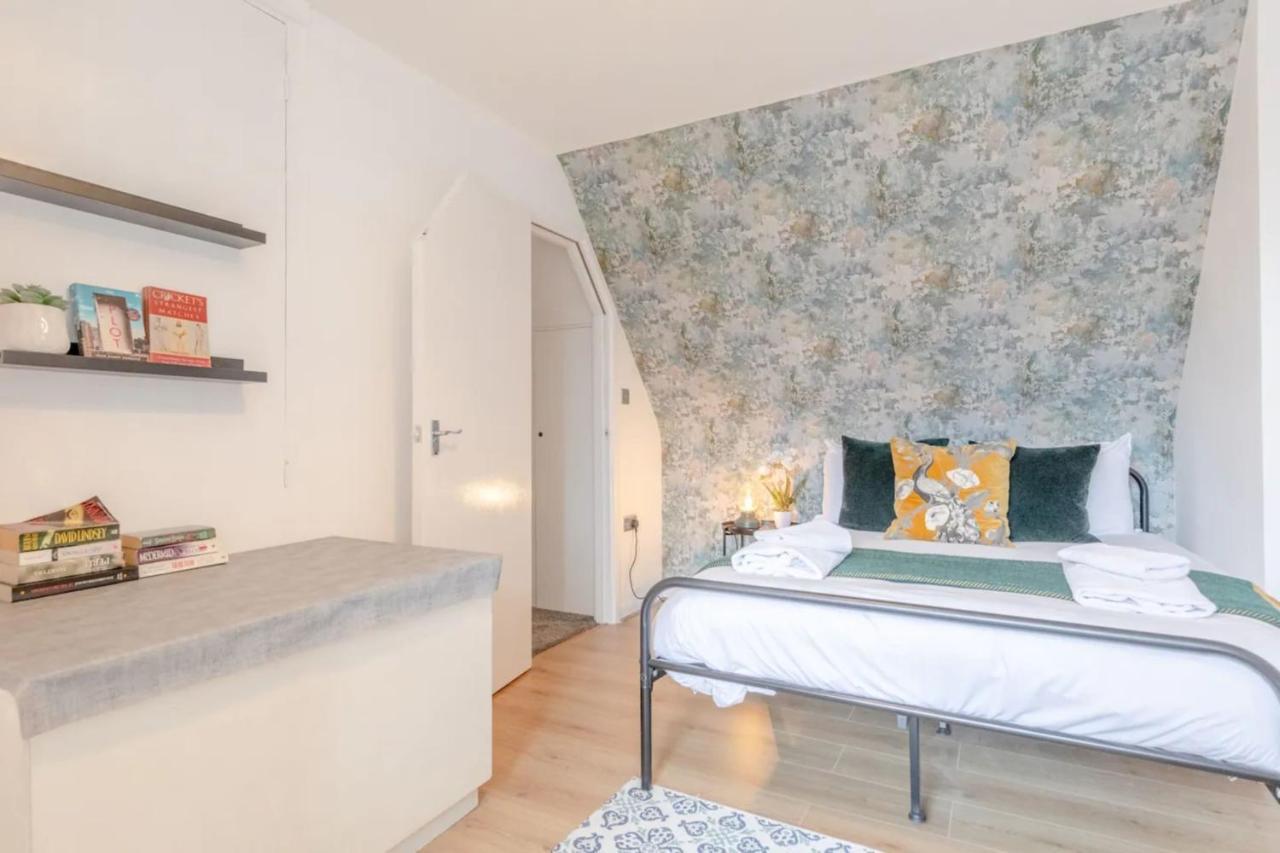 3 Bedroom House With Garden Hébergement de vacances *