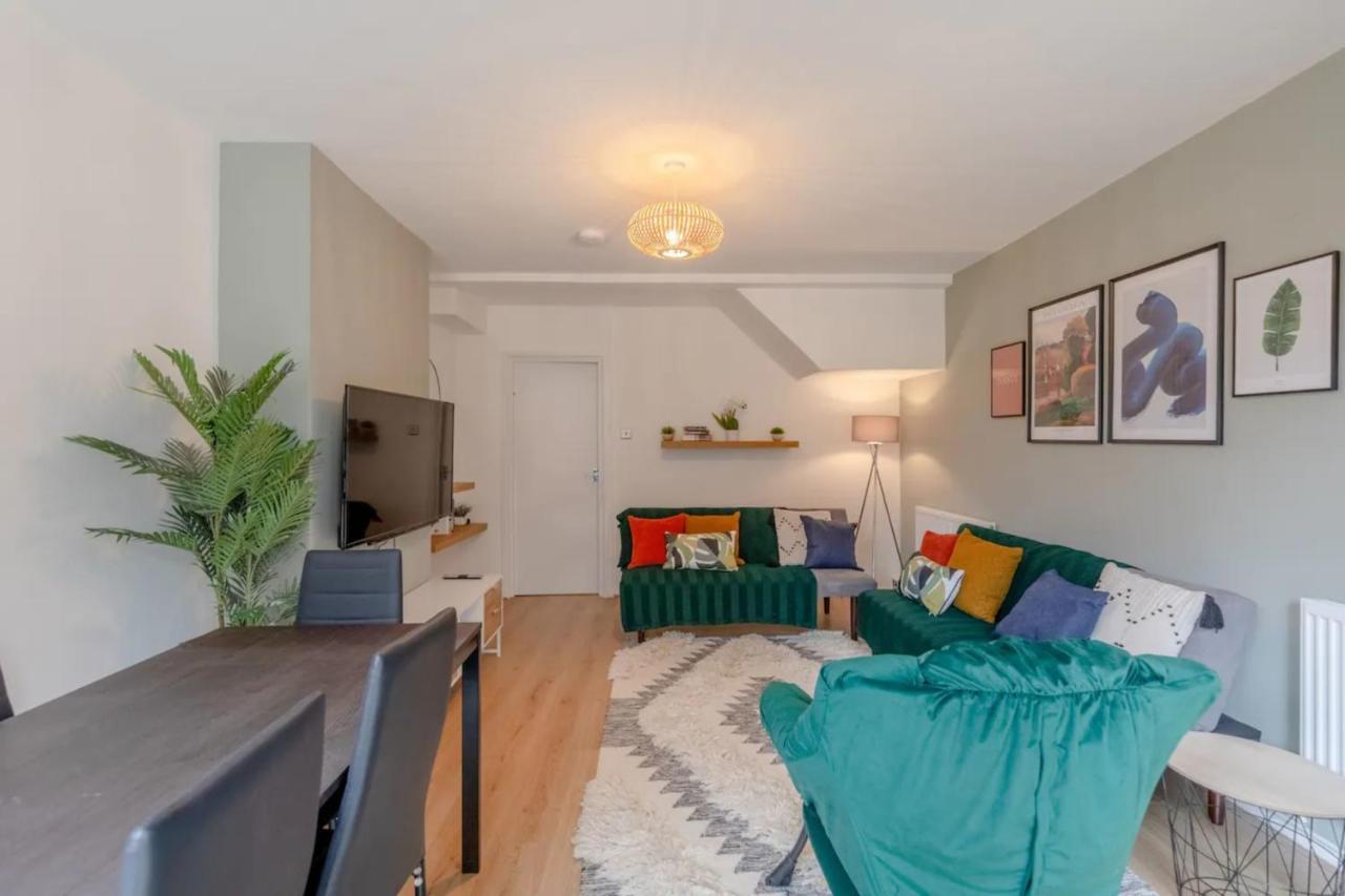 3 Bedroom House With Garden Hébergement de vacances