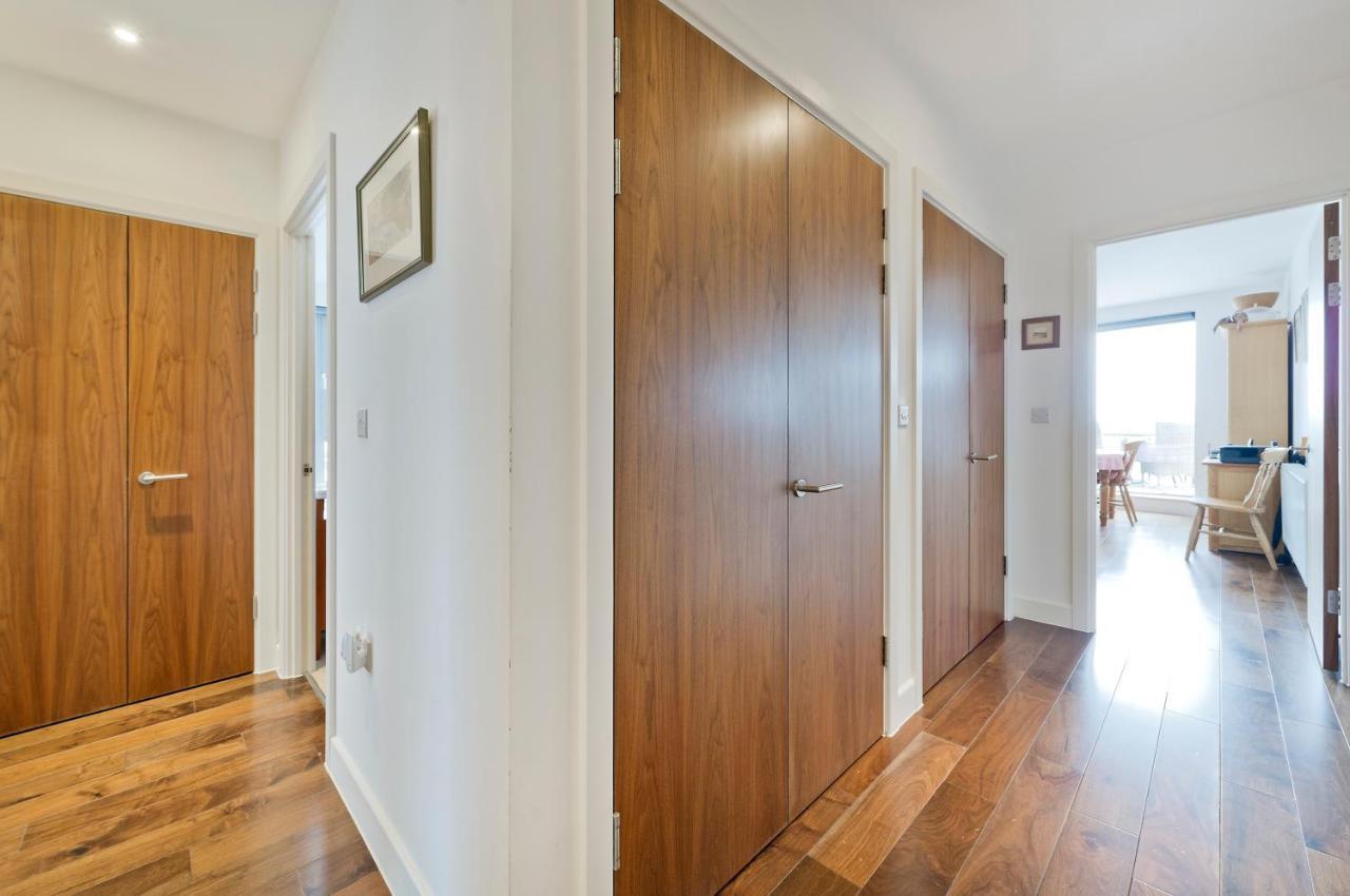 Superb With Terrace Near The River In Putney By Underthedoormat *