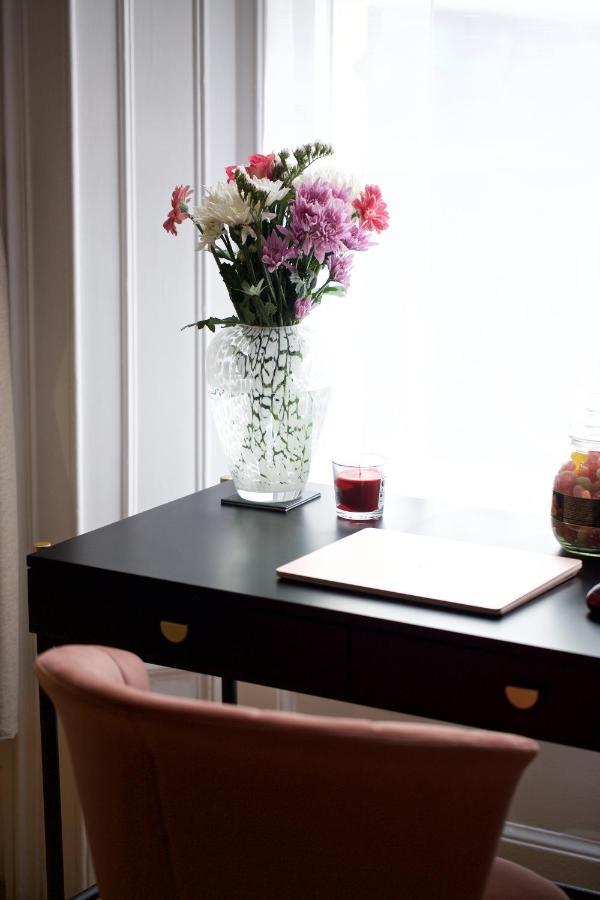 Avari - Winchester Collection Londres