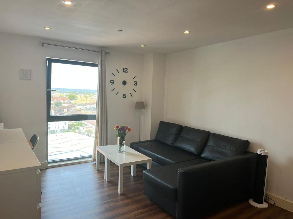 Lovely Luxury 1-bed In Wembley * Londen