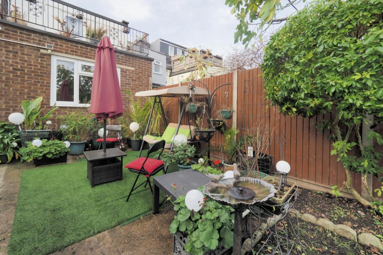 Stunning, Large 1 Bed Riverside Flat London