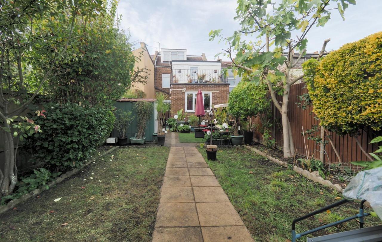Stunning, Large 1 Bed Riverside Flat * London