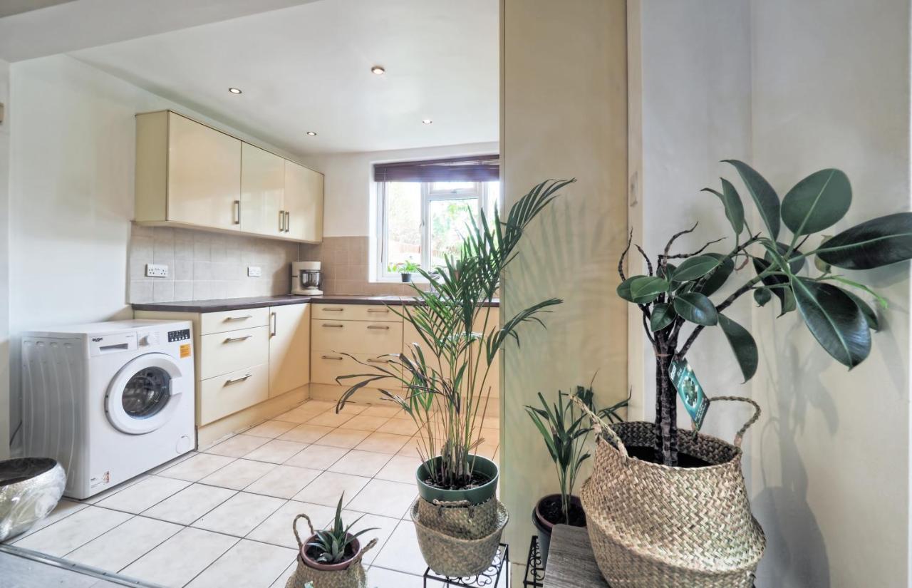 Apartment Stunning, Large 1 Bed Riverside Flat London