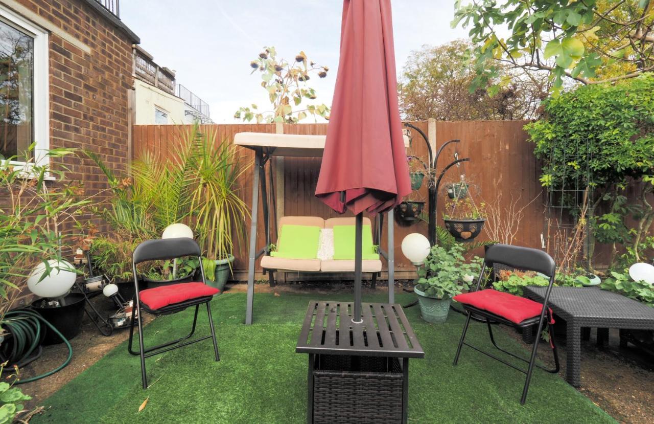 Stunning, Large 1 Bed Riverside Flat Apartment London