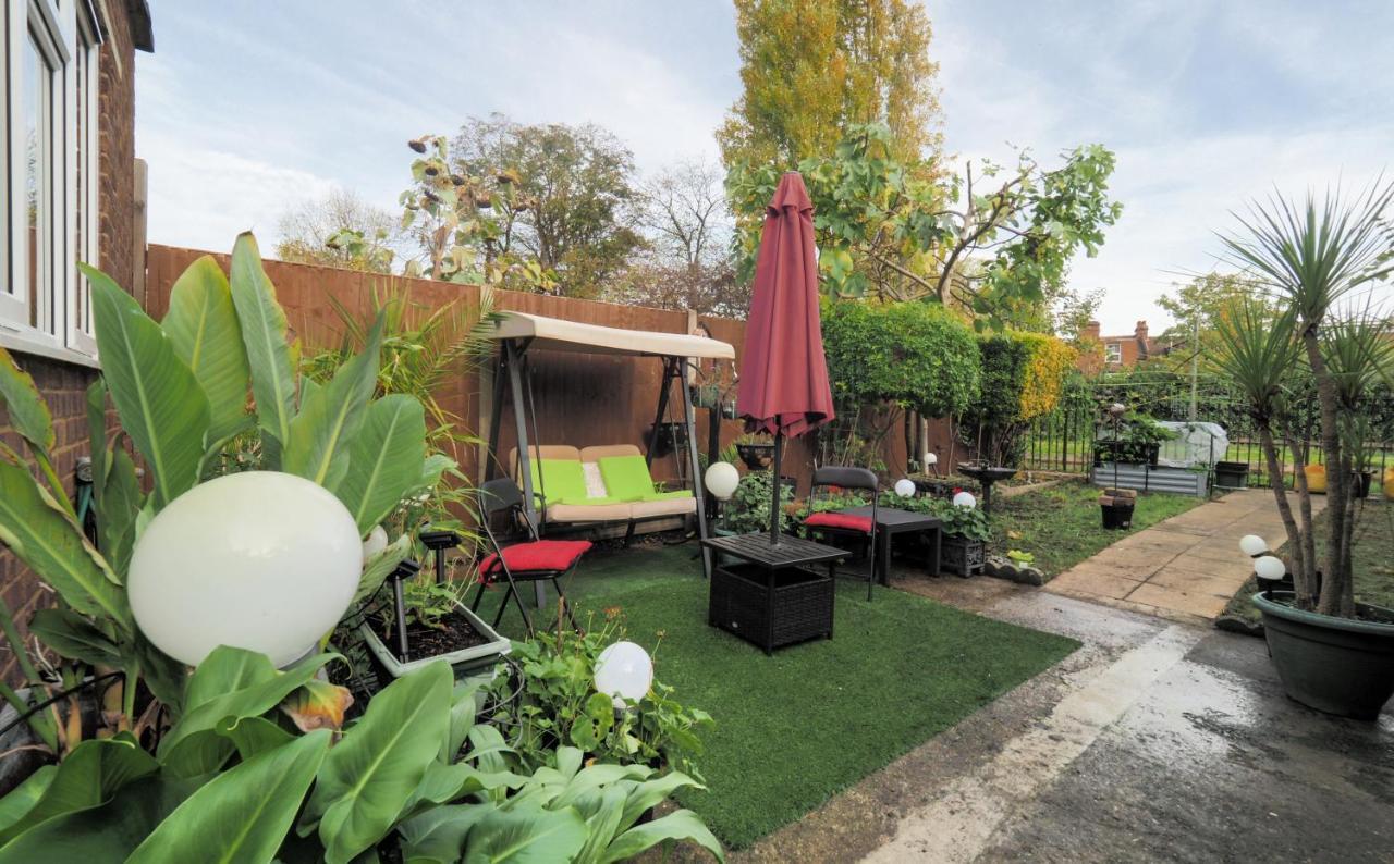 Stunning, Large 1 Bed Riverside Flat * London