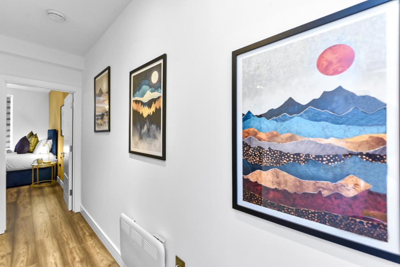 Lovely Two Bedroom With Ensuite Bathrooms * Londen