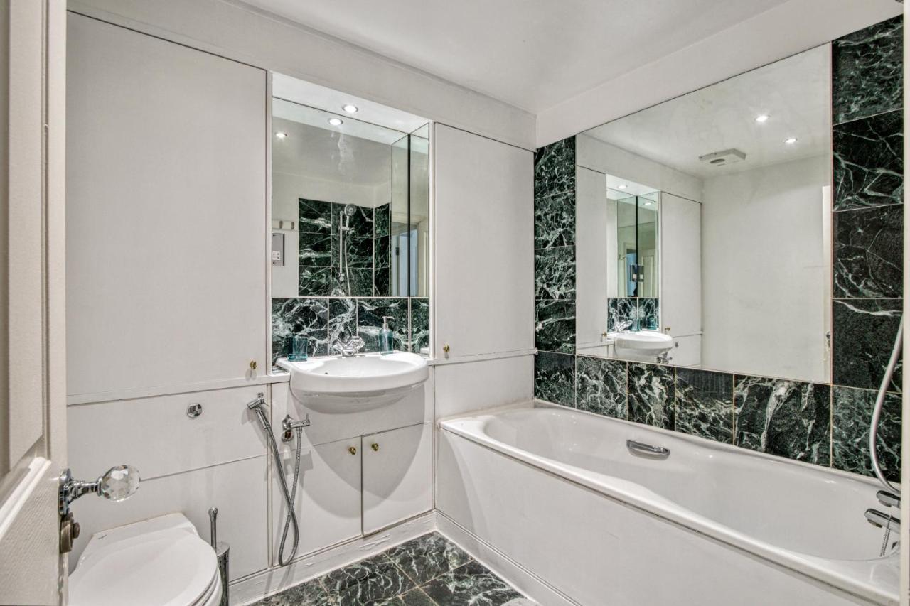 2-bed 2-bathroom Mayfair - Maddox St * London