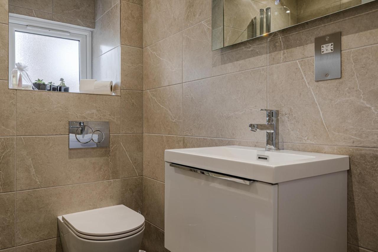 Dainty 2bd Flat In Greater