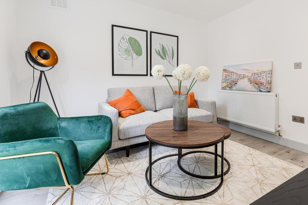 Dainty 2bd Flat In Greater *