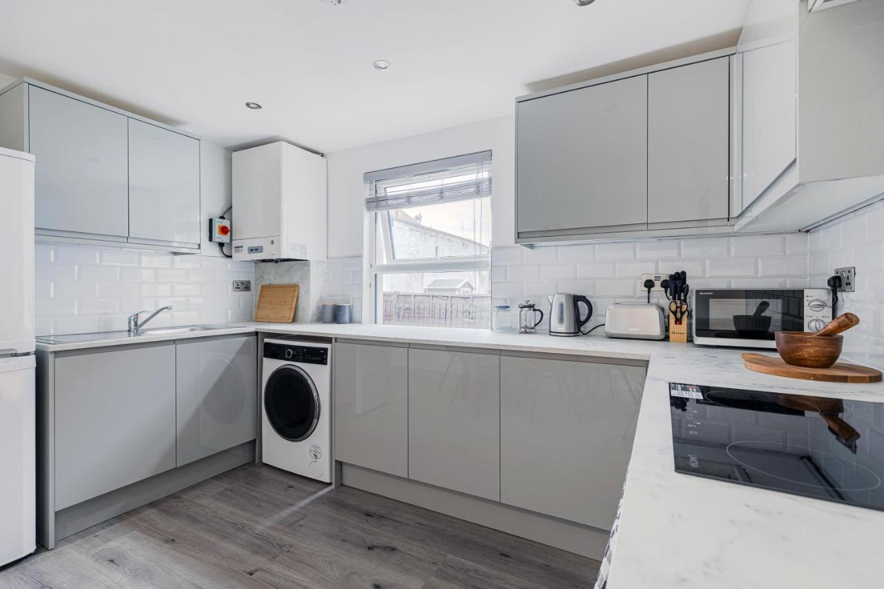 Dainty 2bd Flat In Greater *
