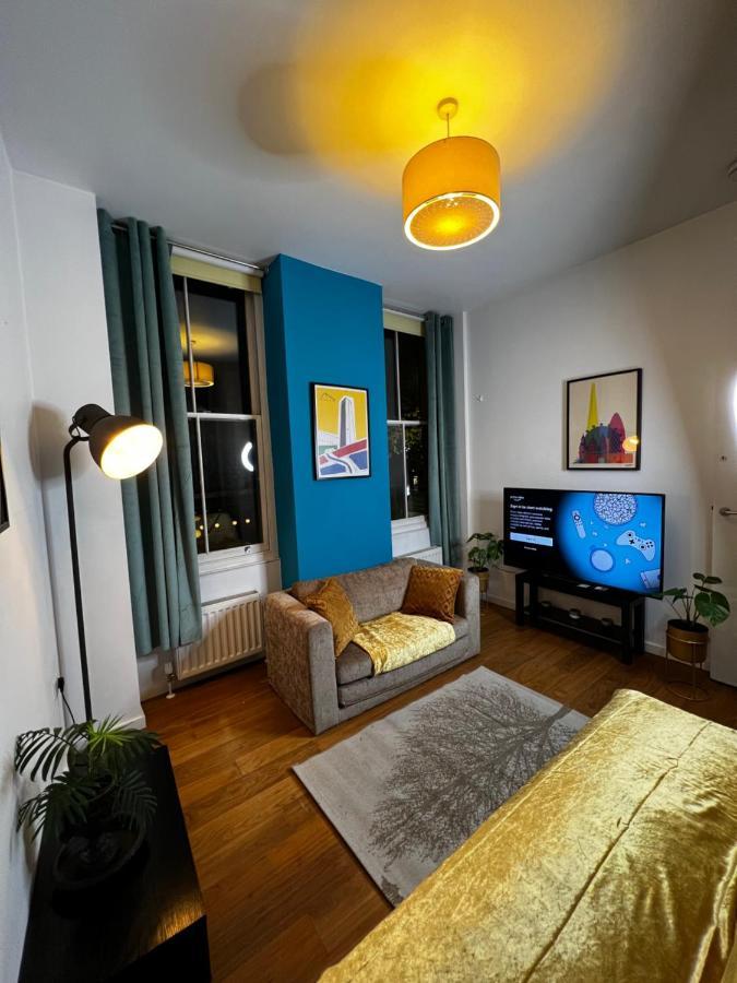 Luxury 2 Bed Flat 2 Min From Station Nearby Other 4 Stations Apartment London