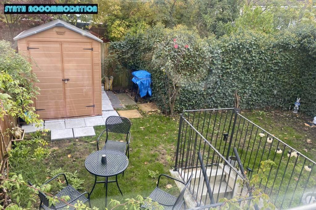 Appartement 80s Retro 3 Bedroom In Wimbledon Sleeps 6! Netflix Wifi And Arcade! Perfect For Families Business & Leisure Guests! *