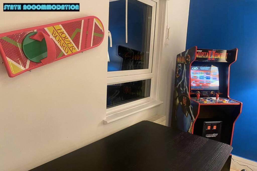 Appartement 80s Retro 3 Bedroom In Wimbledon Sleeps 6! Netflix Wifi And Arcade! Perfect For Families Business & Leisure Guests! Londres