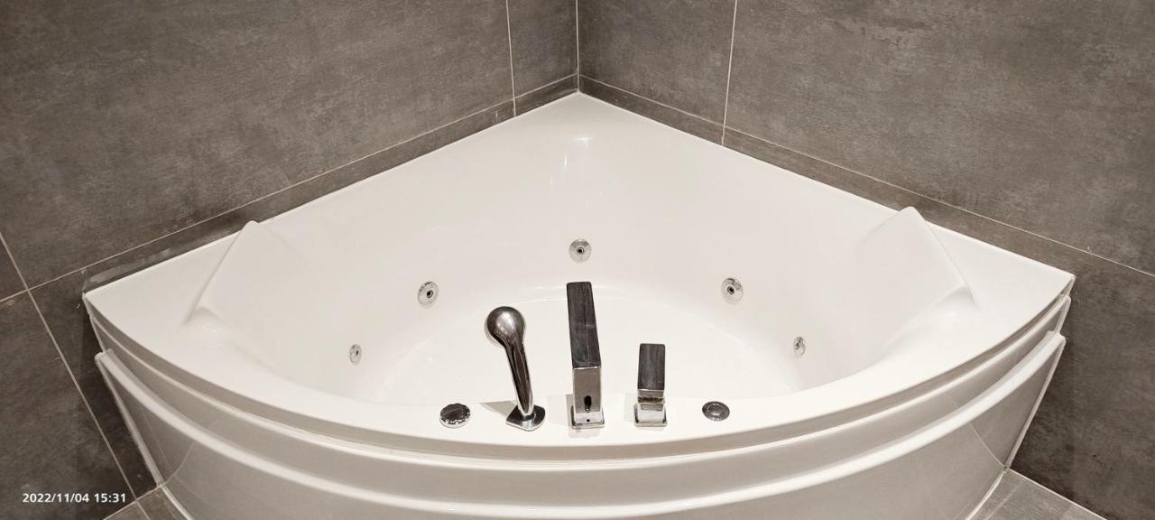 First Floor Flat 1 Northwood * Londen