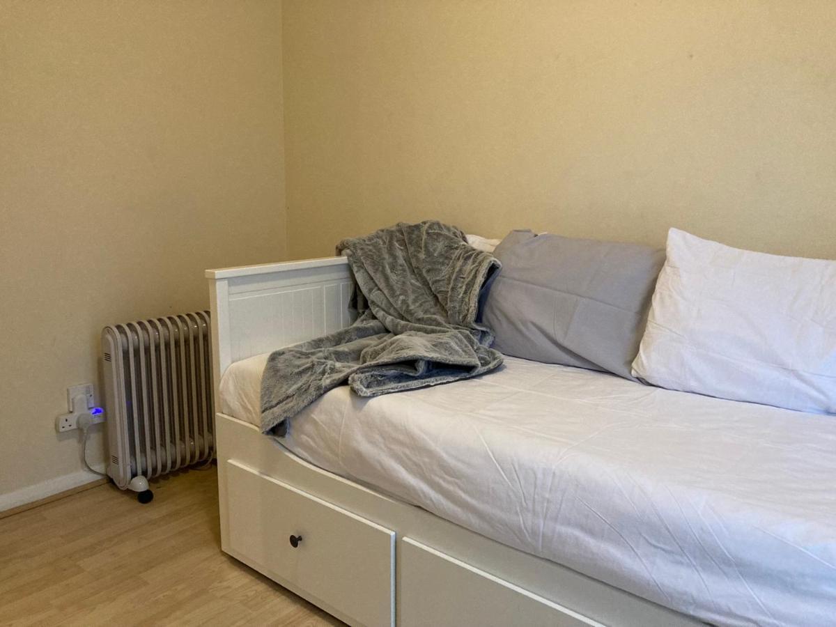 Comfortable With Private Balcony And Shared House Habitación en casa particular