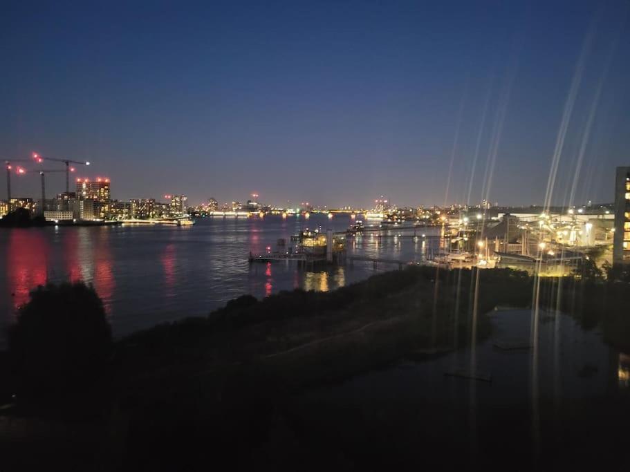 Stunning 3 Double Bedroom In Greenwich Near O2 Apartment