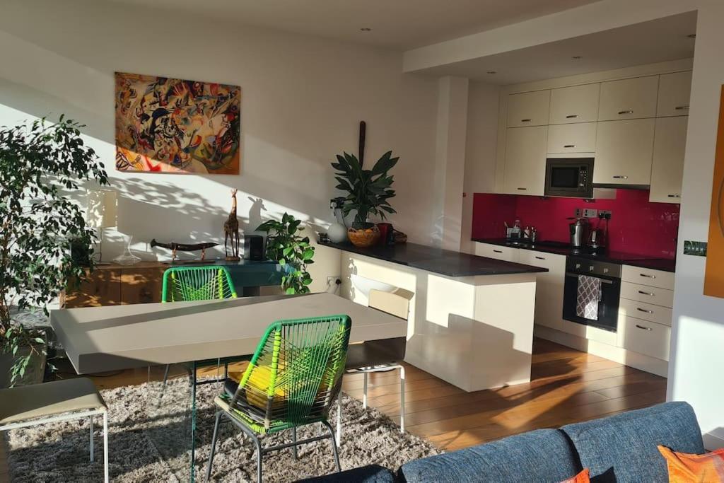 Apartment Luxurious Flat Sunny, Quiet, Design, Lift, Balcony London