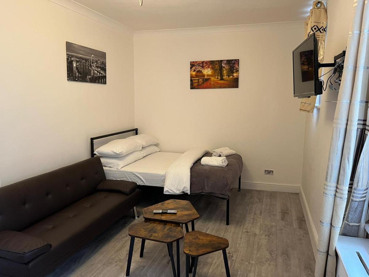 F4-ground Floor Studio Fits 3 Near Paddington